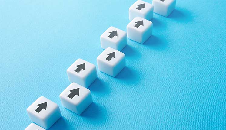 blue background against white dice with black arrows